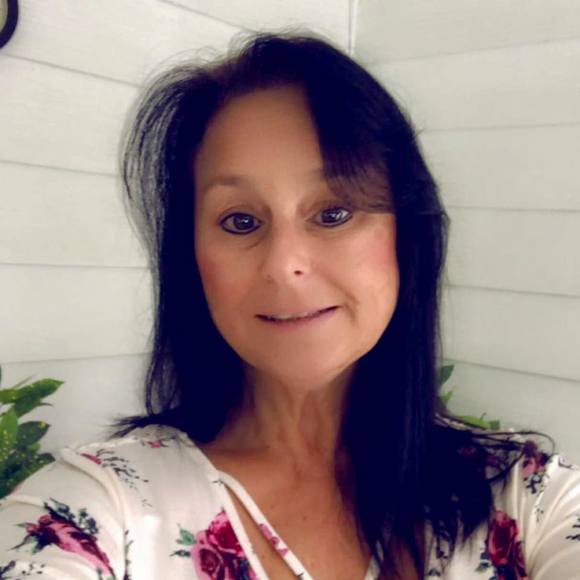 Meet your Posher, Lisa - Picture 1 of 1